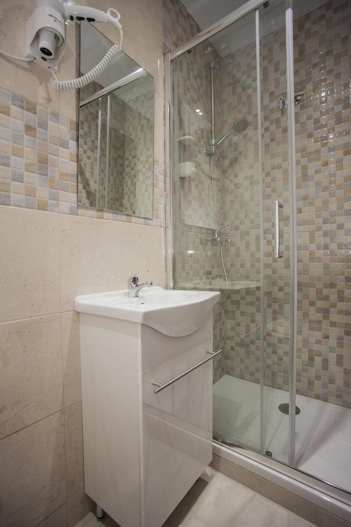 Hostal Rincon De Sol - Centro Madrid - Self Checkin Екстер'єр фото