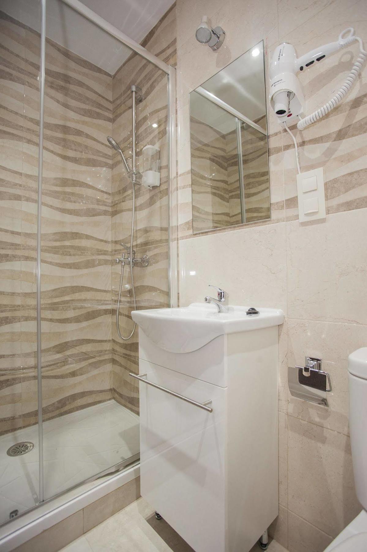 Hostal Rincon De Sol - Centro Madrid - Self Checkin Екстер'єр фото