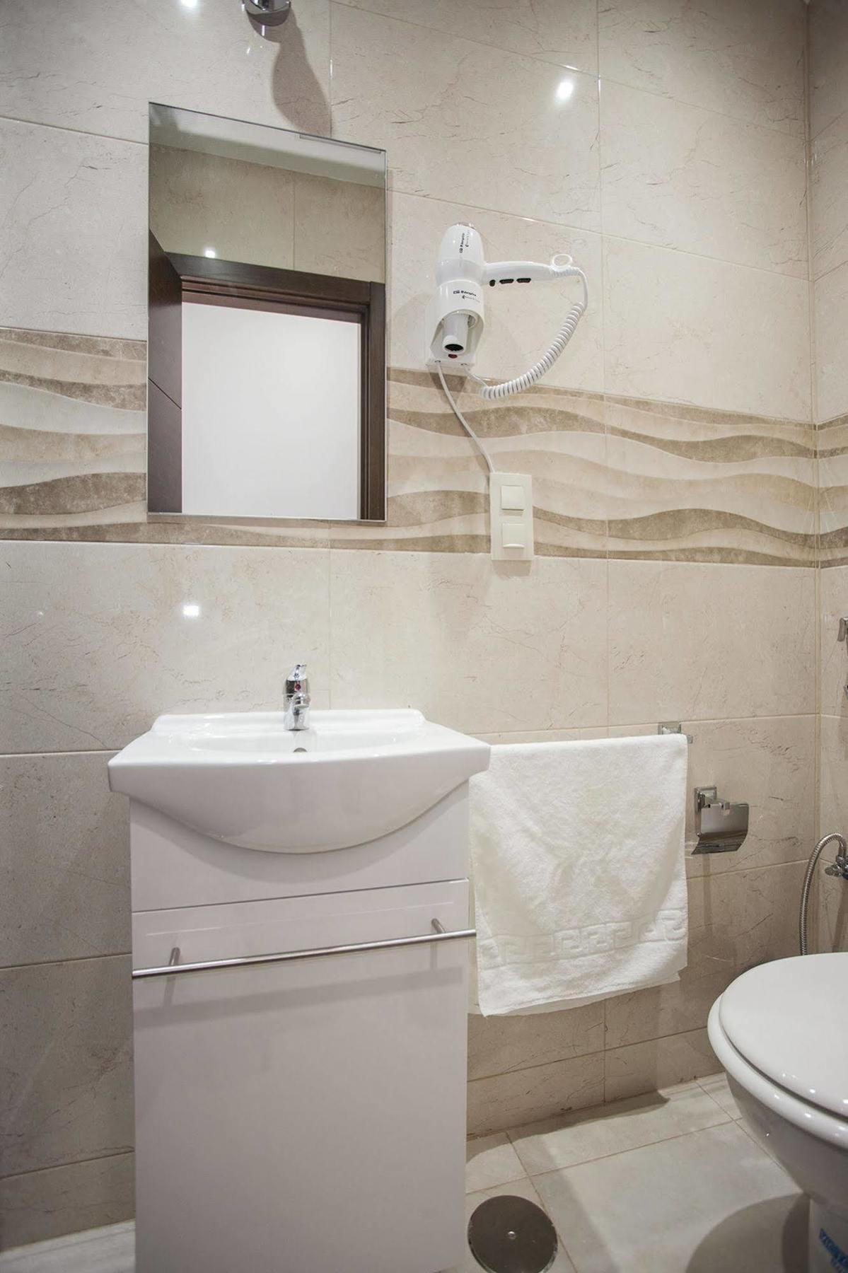 Hostal Rincon De Sol - Centro Madrid - Self Checkin Екстер'єр фото