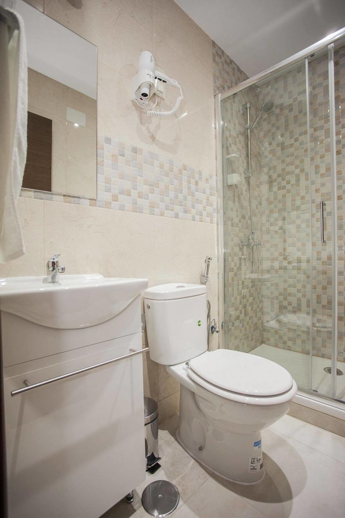 Hostal Rincon De Sol - Centro Madrid - Self Checkin Екстер'єр фото